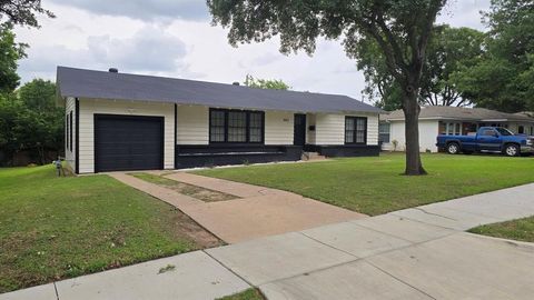 Photo of 6612 Locke Avenue, Fort Worth, TX 76116 (MLS # 21315072)