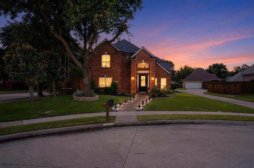 Photo of 10201 Perkins Drive, Irving, TX 75063 (MLS # 21339160)