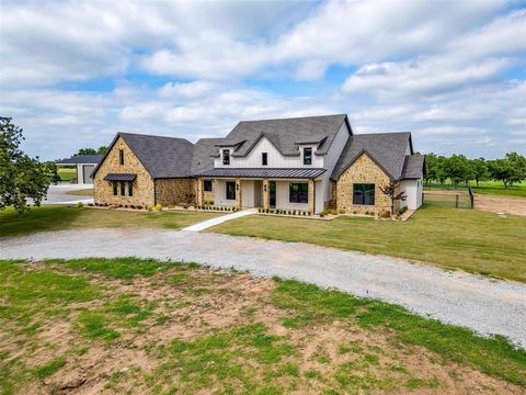 Property photo of 3019 Orchard Road, Bowie, TX 76230