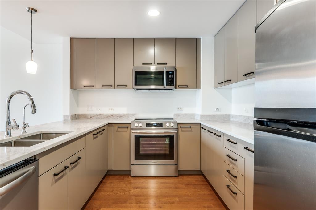 1200 Main Street 804