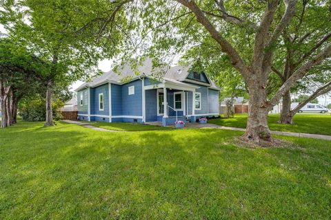 Photo of 623 N Walnut Street, Sherman, TX 75090 (MLS # 21212745)