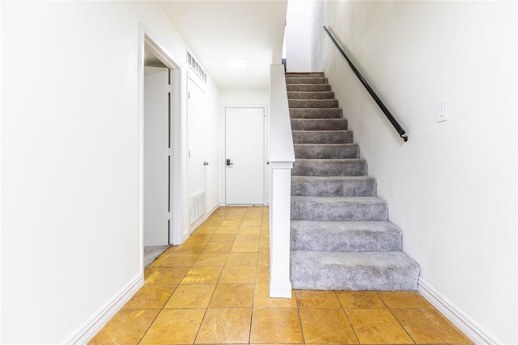 7031 Holly Hill Drive 10