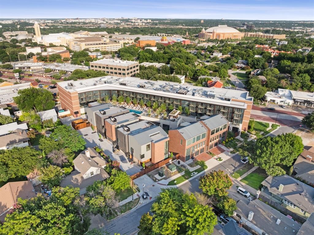 Photo for 1217 Dorothy Lane #4, Fort Worth, TX 76107 (MLS # 21014509)