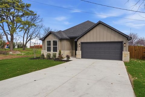 Photo of 407 E Boyd Avenue, Boyd, TX 76023 (MLS # 21203490)