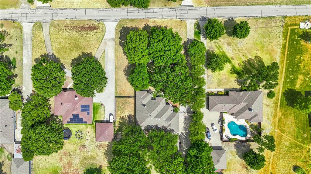14050 Red Oak Circle N