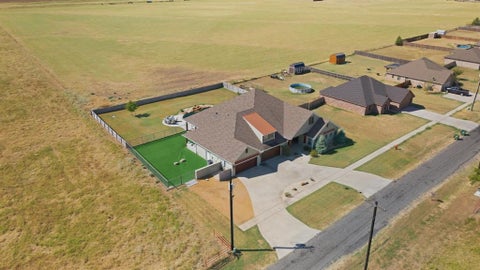 Photo of 568 Crow Road, Whitesboro, TX 76273 (MLS # 21387478)