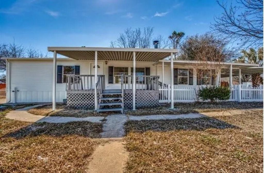 Photo of 154 Dixon Street, Mesquite, TX 75181 (MLS # 21093166)