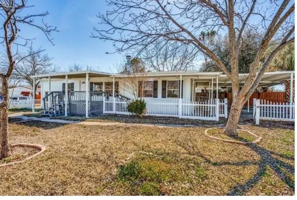 Photo of 154 Dixon Street, Mesquite, TX 75181 (MLS # 21093166)