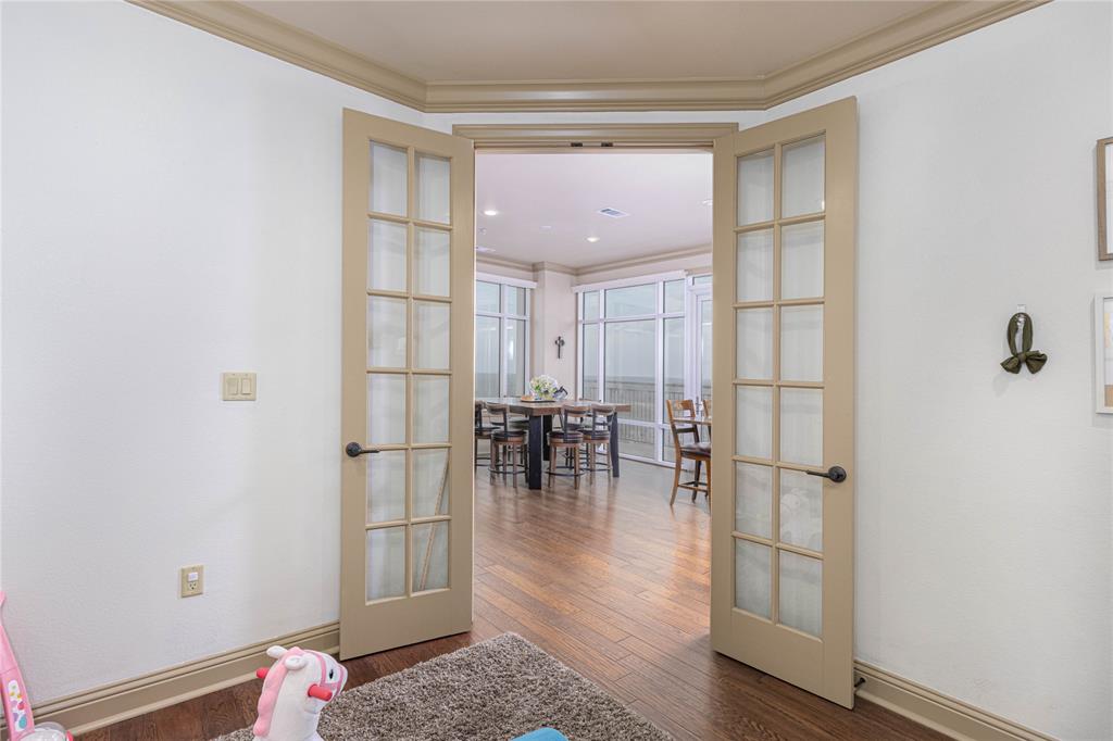 STRETFORD@CASCADES CONDOS - Residential