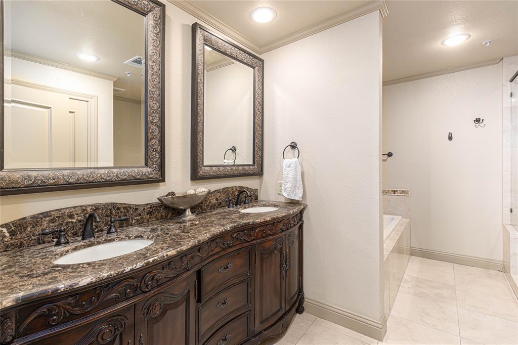 STRETFORD@CASCADES CONDOS - Residential