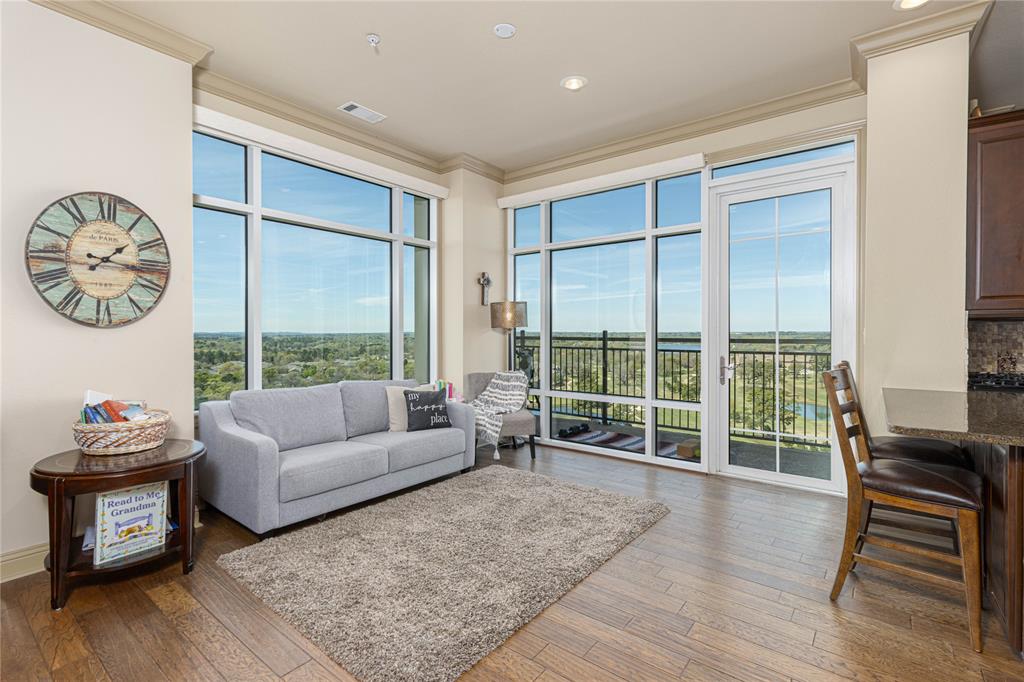 STRETFORD@CASCADES CONDOS - Residential