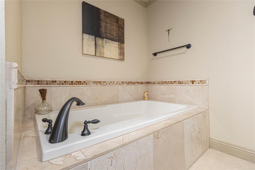 STRETFORD@CASCADES CONDOS - Residential