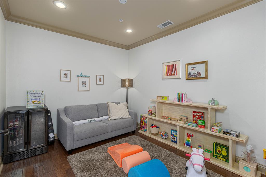 STRETFORD@CASCADES CONDOS - Residential