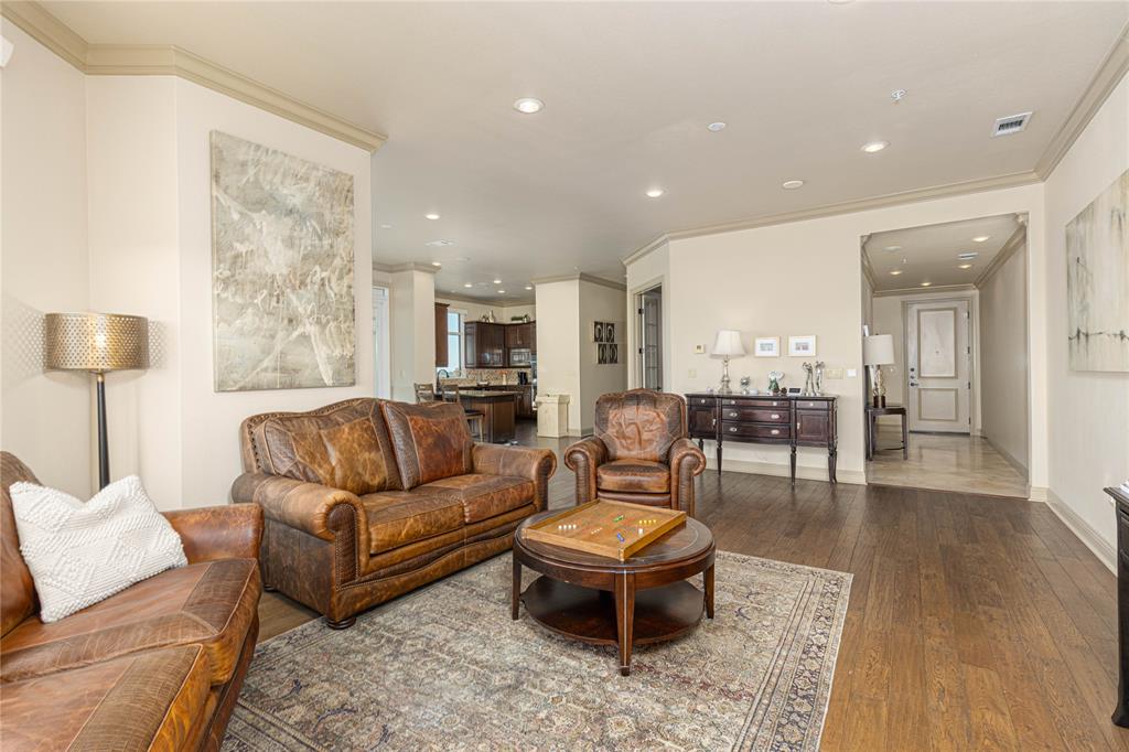 STRETFORD@CASCADES CONDOS - Residential