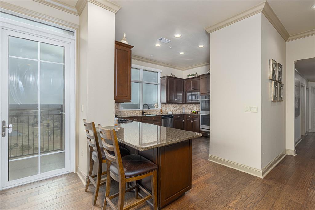 STRETFORD@CASCADES CONDOS - Residential