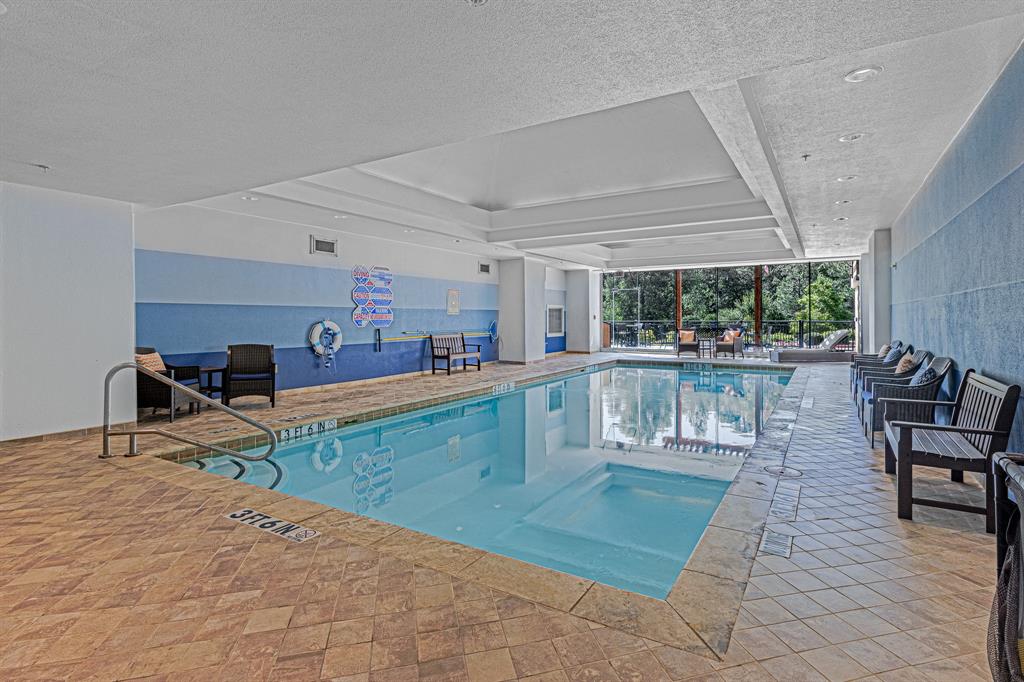 STRETFORD@CASCADES CONDOS - Residential