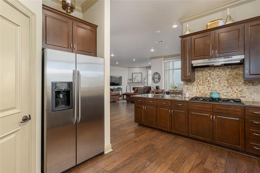 STRETFORD@CASCADES CONDOS - Residential