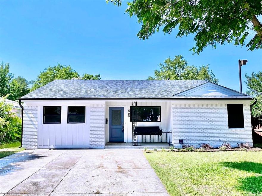 Fully remodeled home in Chamberlain Arlington Heights. Just minutes away from downtown, TCU, stockyards, and more. You will fall in love as soon as you walk up to the covered front porch. Featuring a versatile floorplan with tons of flexibility for a 2nd living room or office in addition to the 3 bedrooms and 2 full bathrooms. Plus a large backyard for the kids to play or dogs to run. Don’t wait, this home won’t last long.