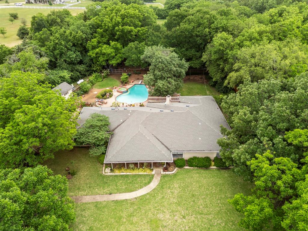 915 Cockrell Hill Road