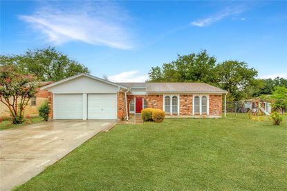 3049 Valley Forge Trl, Forest Hill, TX 76140