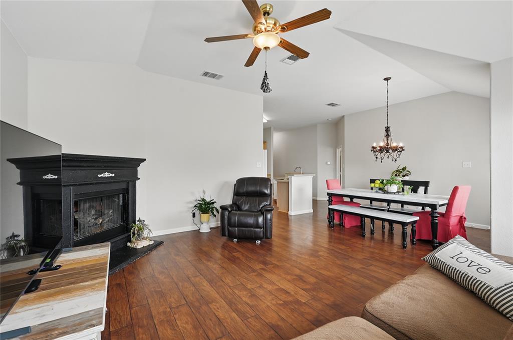 Fort Worth, Texas 76131, United States, 4 Bedrooms Bedrooms, ,2 BathroomsBathrooms,Residential,Pending,120347