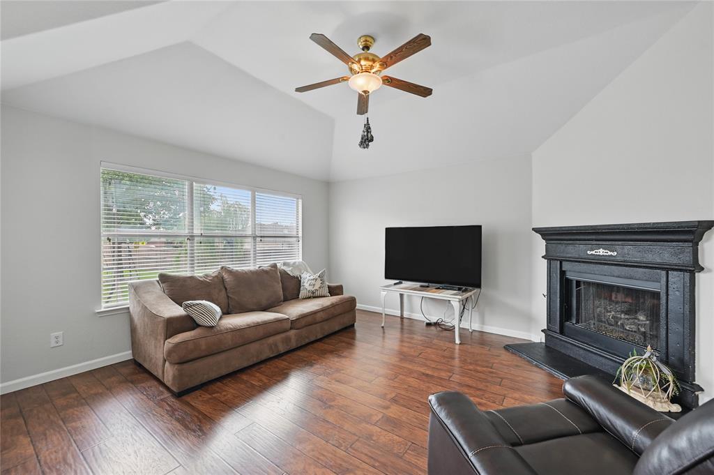 Fort Worth, Texas 76131, United States, 4 Bedrooms Bedrooms, ,2 BathroomsBathrooms,Residential,Pending,120347