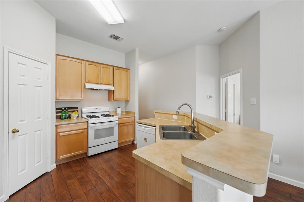 Fort Worth, Texas 76131, United States, 4 Bedrooms Bedrooms, ,2 BathroomsBathrooms,Residential,Pending,120347