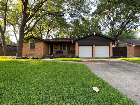 2730 Larkspur Lane Dallas TX 75233