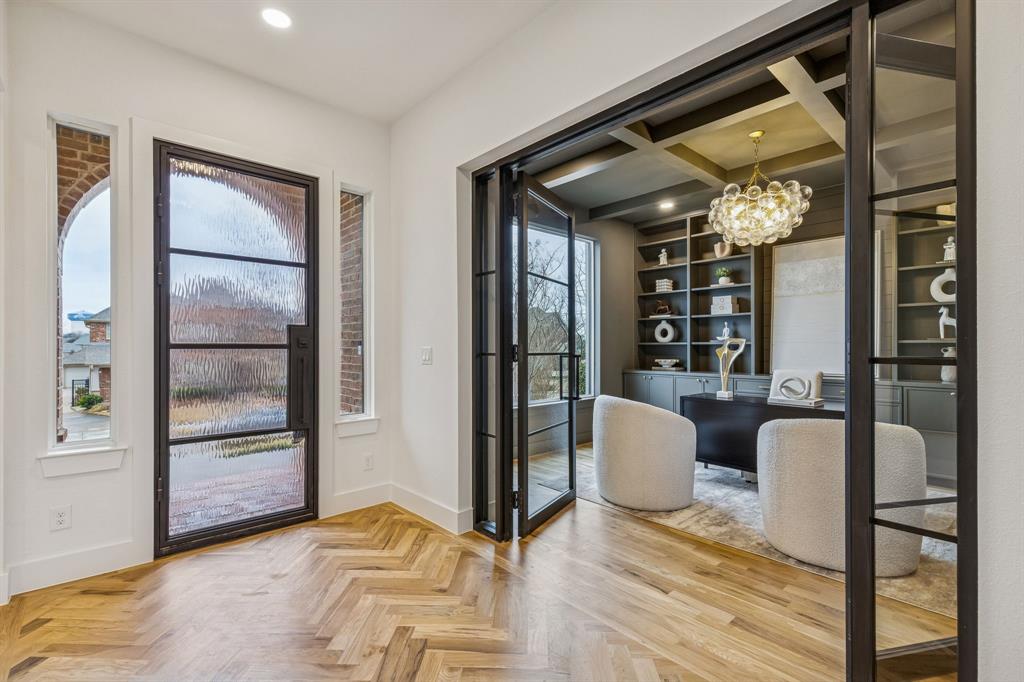 1209 Queen Peggy Lane