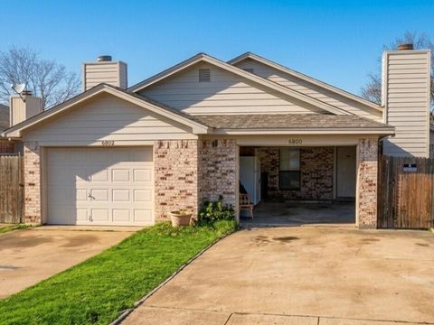 Photo of 6800 S Creek Drive, Fort Worth, TX 76133 (MLS # 21328871)