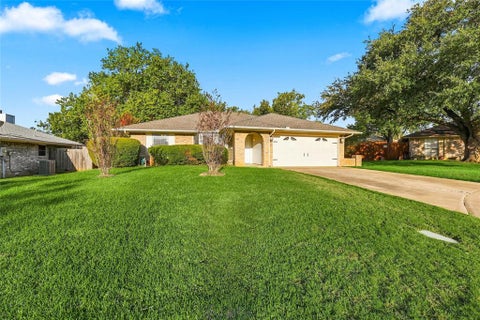 Photo of 2513 Poppy Lane, Euless, TX 76039 (MLS # 21422036)
