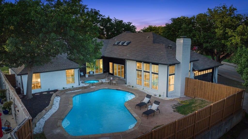 5926 Mapleshade Lane