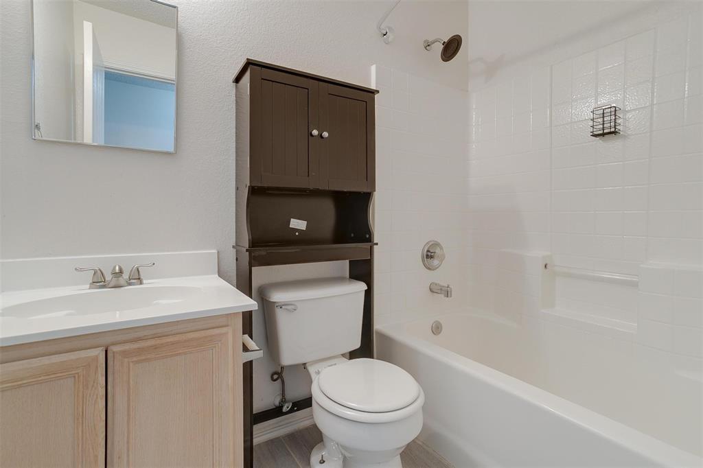 Idlewyld Place Ph 01r - Residential Lease