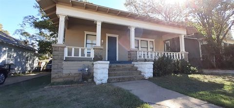 Photo of 1325 Hurley Avenue, Fort Worth, TX 76104 (MLS # 21331478)