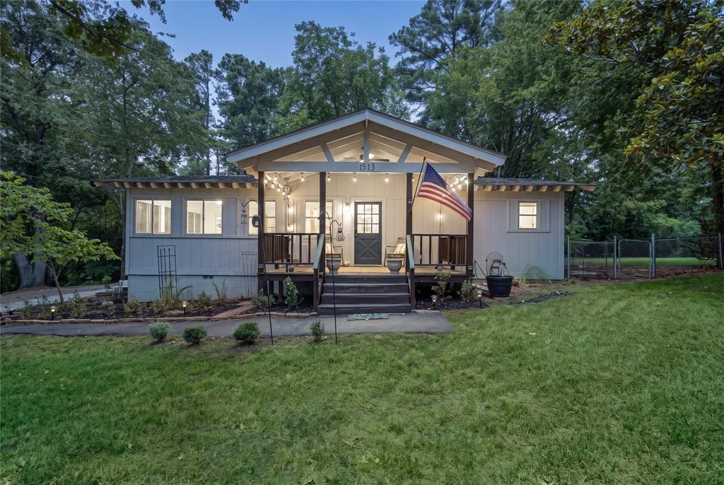 1513 W Tanglewood Drive