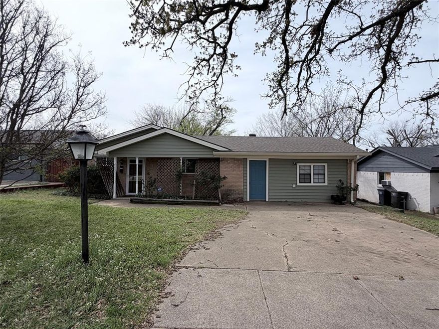 Great opportunity for a First-Time Buyer or Investor to purchase a 3-bedroom, 2-bathroom home is east Fort Worth, Tx. Home needs a little upgrading but the bones are very good.