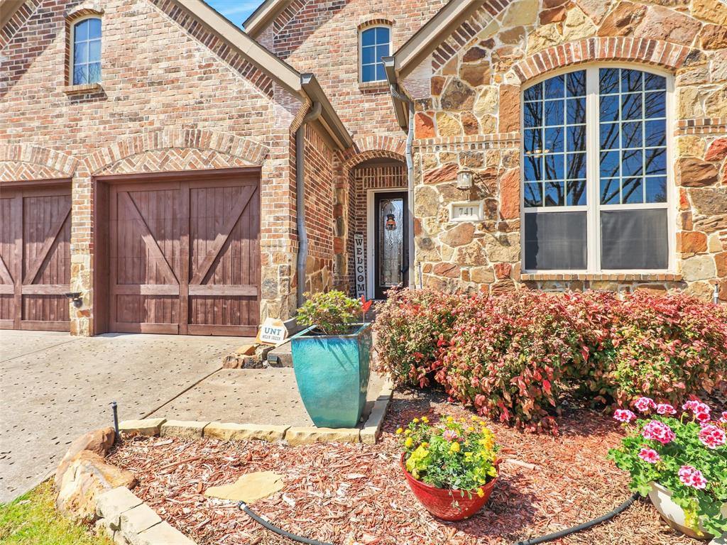 741 Butchart Drive