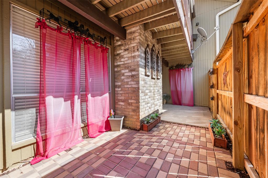 Meadowbrook Hills Chimney Wood - Residential