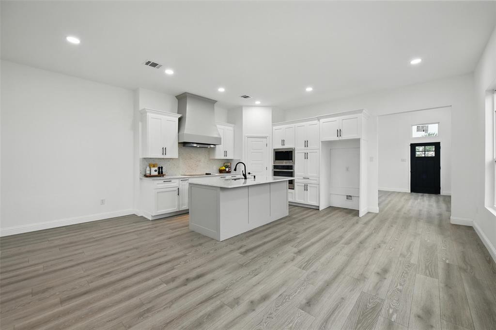3220 N Houston