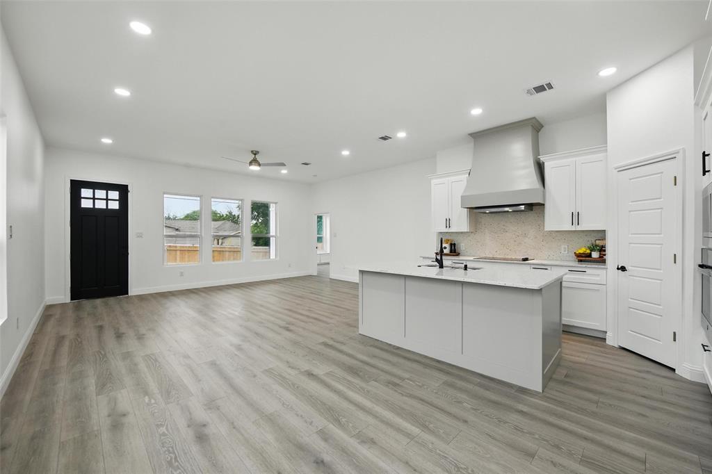 3220 N Houston