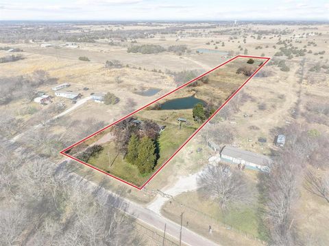 Photo of 1223 Yowell Road, Whitesboro, TX 76273 (MLS # 21159369)