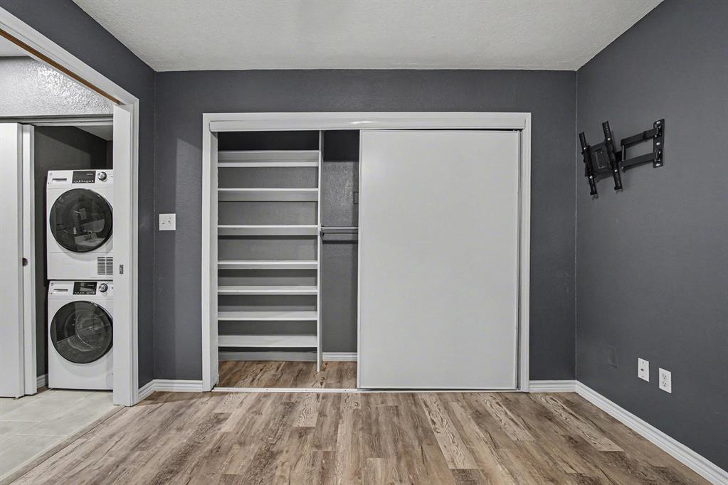 Oak Creek Condo - Residential