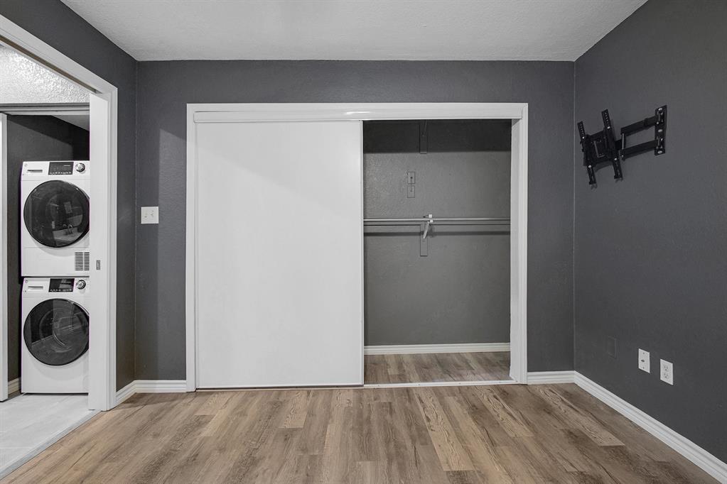 Oak Creek Condo - Residential