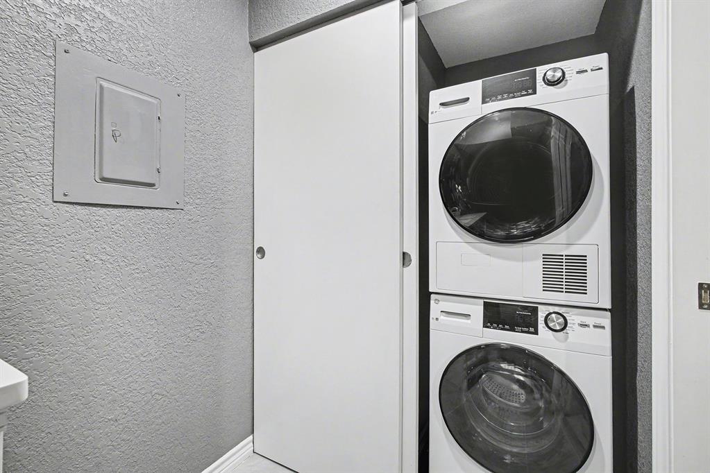 Oak Creek Condo - Residential