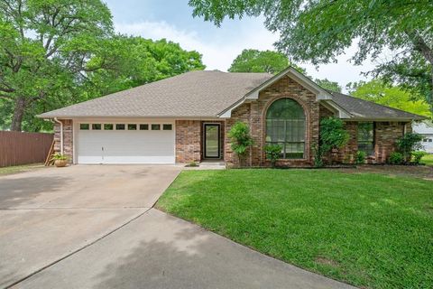 2314 Lakewood Court Granbury TX 76049