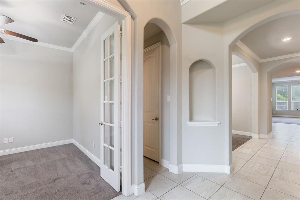 708 Feathering Way