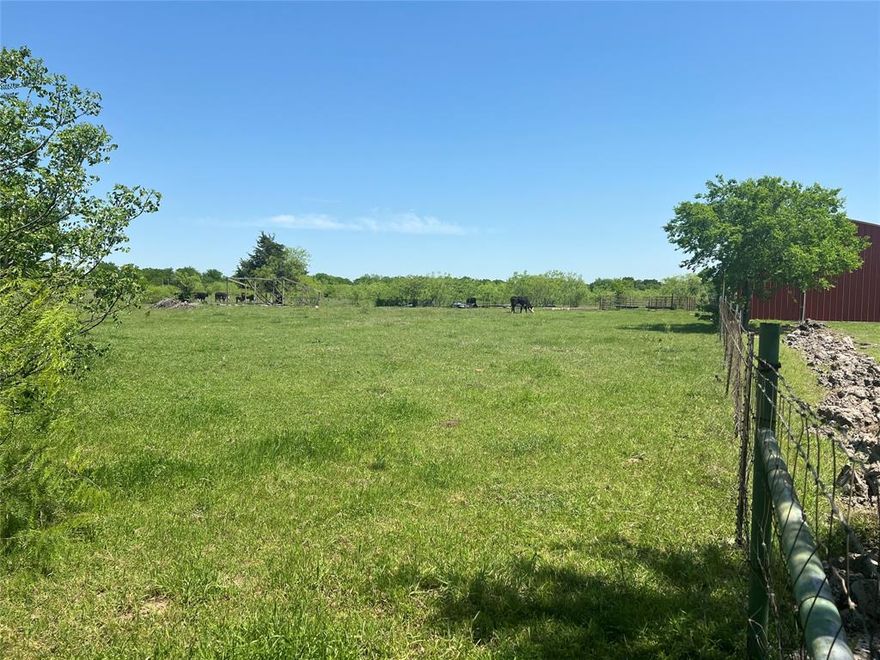 Lot 4 – 5.8 Acres  – Turtle Creek Subdivision
Hard-to-find 5.8 acre tract with wide-open pasture in Turtle Creek I. Great build site with approx 180 feet of frontage along NW County Road 1140. Light deed restrictions. Site-built homes only. No mobile homes. Ag exemption in place. Blooming Grove ISD. Quick drive to Corsicana and I-45. Seller Financing considered: 20% down, 8.5%, 10-15 years.