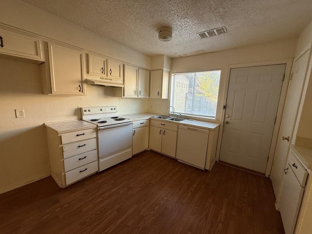 Rolling Meadows Twnhs - Residential Lease