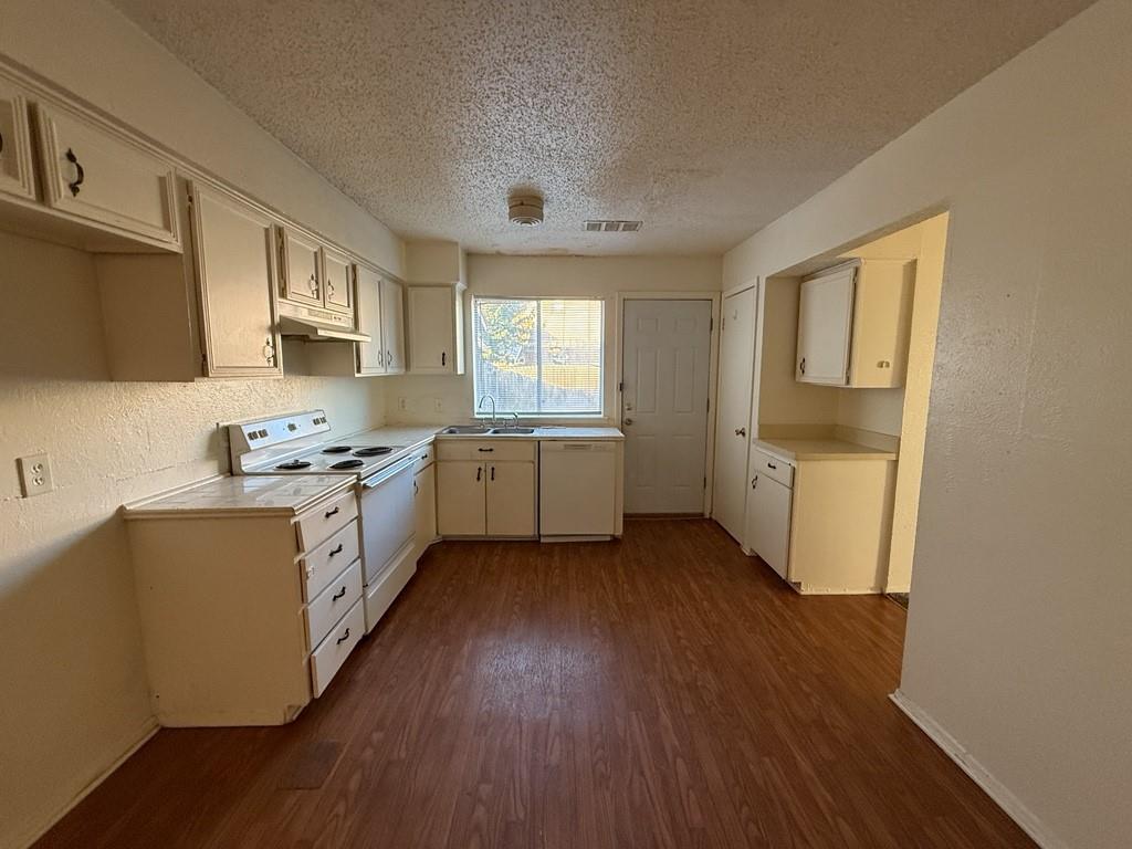 Rolling Meadows Twnhs - Residential Lease