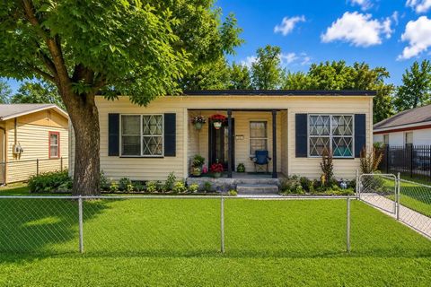 Photo of 108 Laroe Street, Terrell, TX 75160 (MLS # 21289776)